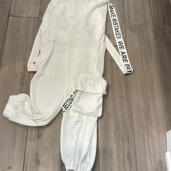 Something you won’t see !W&B , ties are attached by Velcro, side pocket on legs - Picture 4 of 4